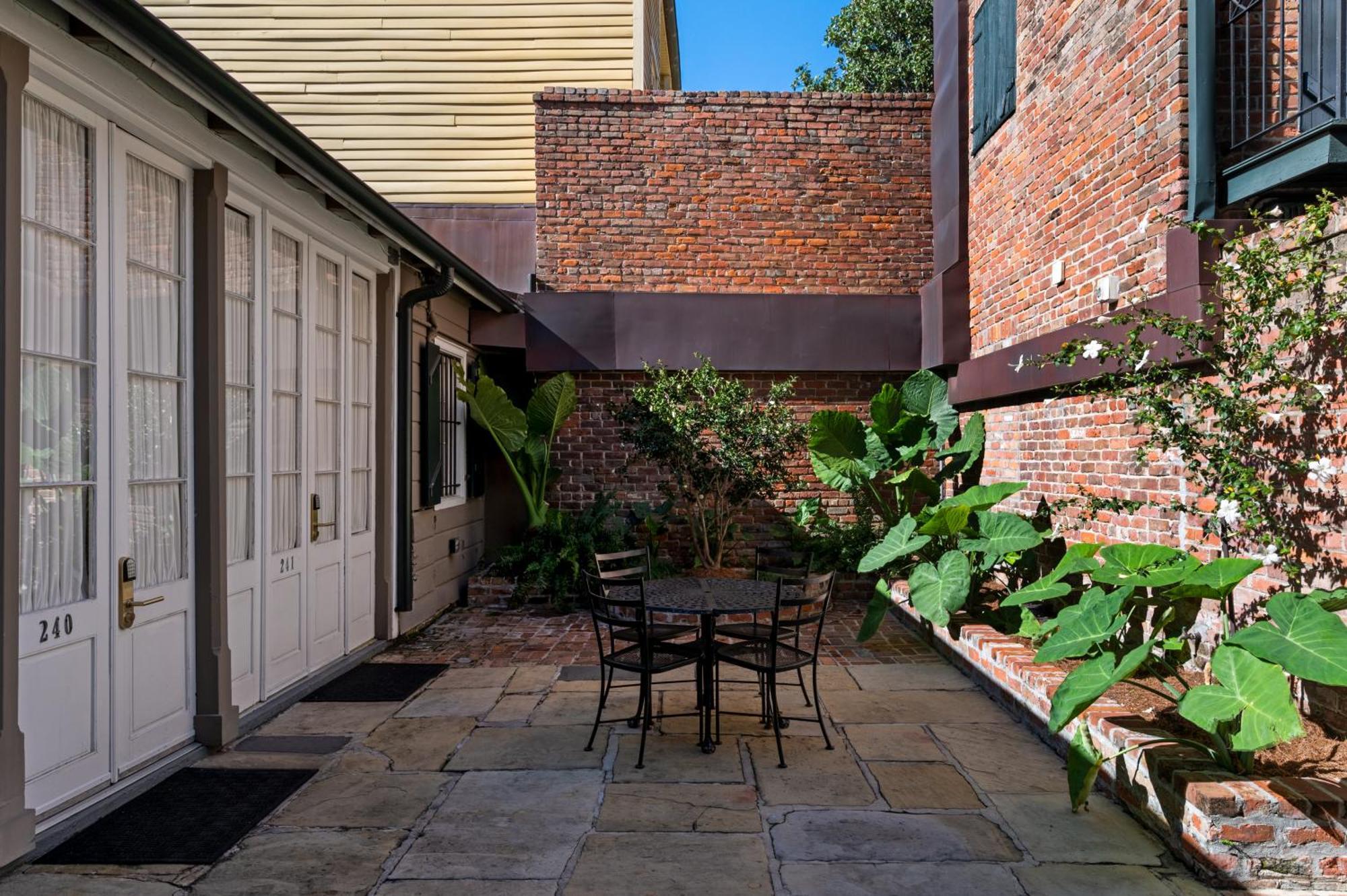 Chateau Hotel New Orleans Exterior foto